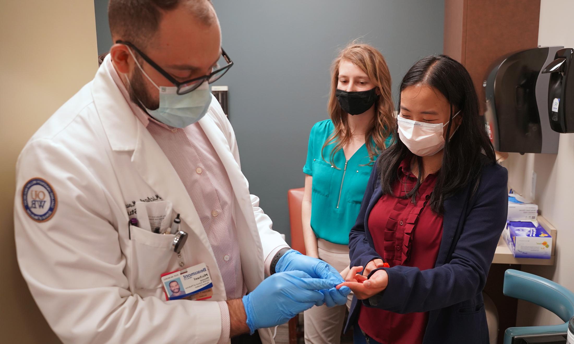 An image of OUWB students training at the Burnstein Clinic.